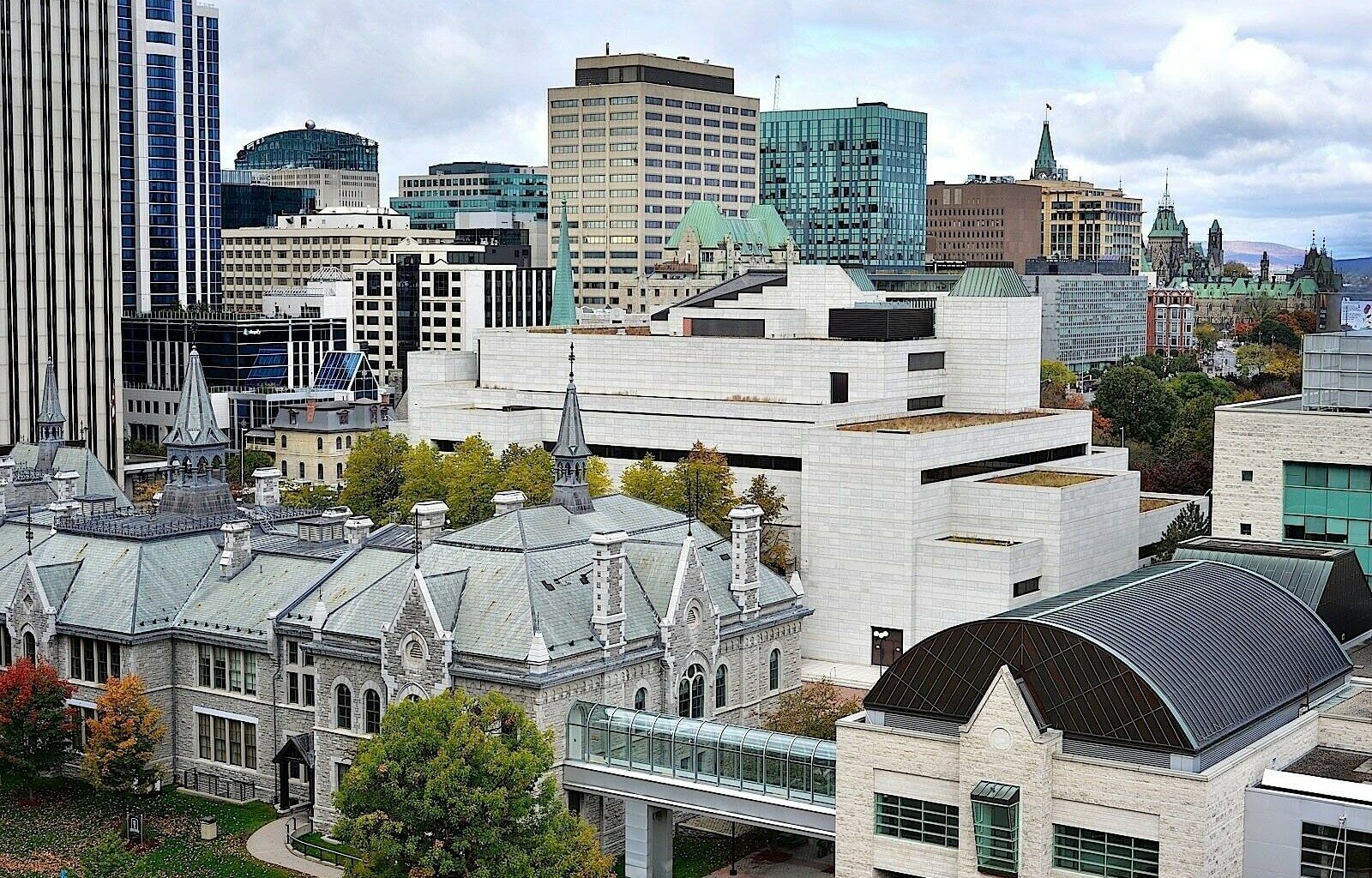Ottawa Embassy Hotel & Suites Exteriör bild
