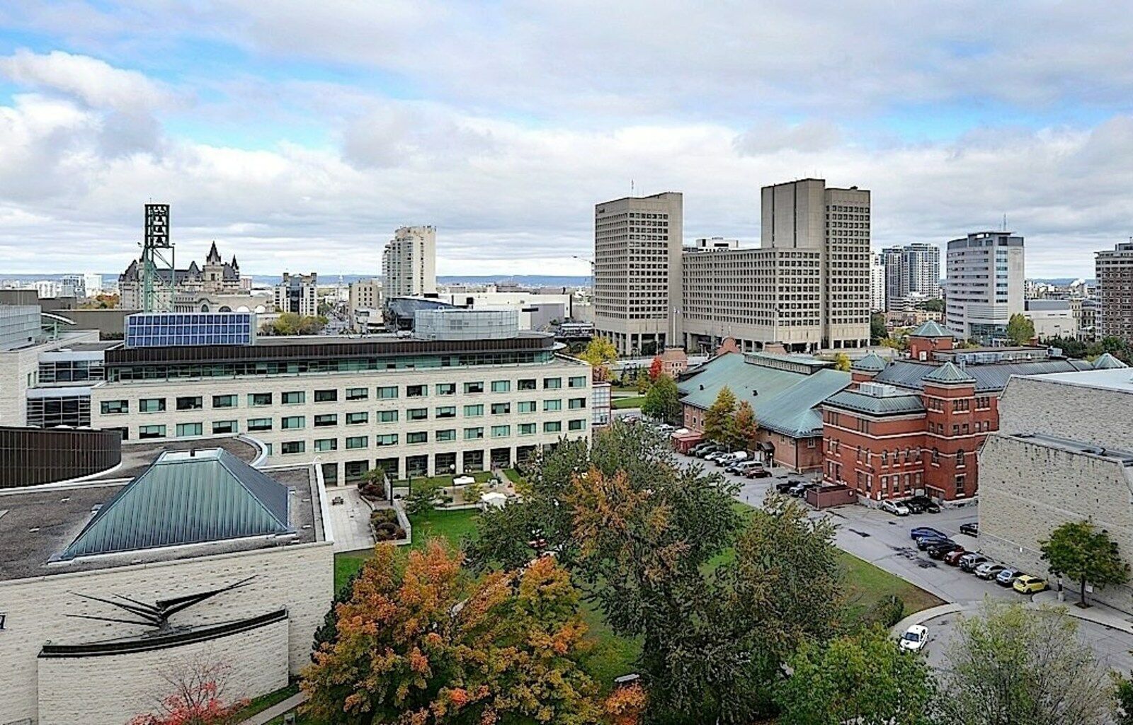 Ottawa Embassy Hotel & Suites Exteriör bild
